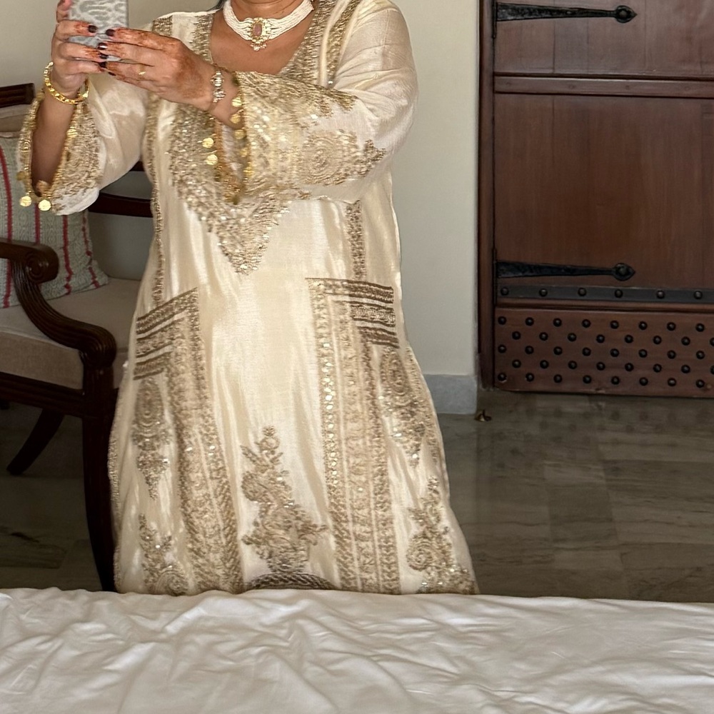 Women’s Indian Embroidered Embellished Suit - Picture 11 of 13